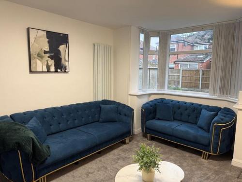 Spacious 4-bed Home Near Didsbury