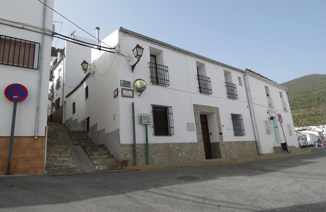 Spacious 4-Bed House