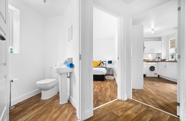 Spacious 4-Bed House in Leicester/Free parking