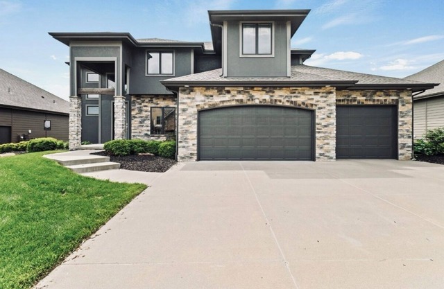 Spacious 4-bedroom home in West Omaha/Elkhorn area in a great location!