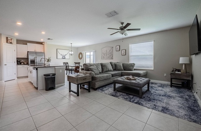 Spacious 4-bedroom house with WiFi, in awesome Lakeland