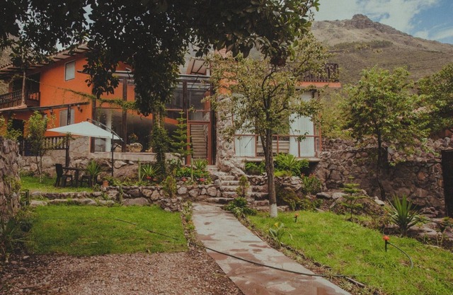 Spacious 4-bedroom house in enjoyable Calca with WiFi