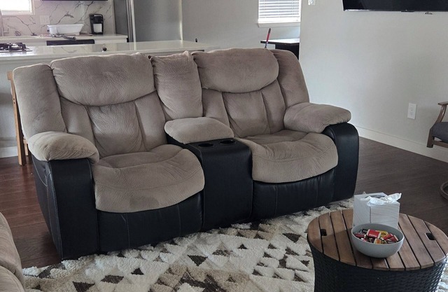 Spacious 4-bedroom house with WiFi and AC in amazing Dallas