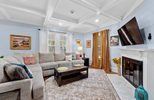 Spacious 4BD Augusta Retreat Near the Masters! BBQ, games, fully stocked kitchen