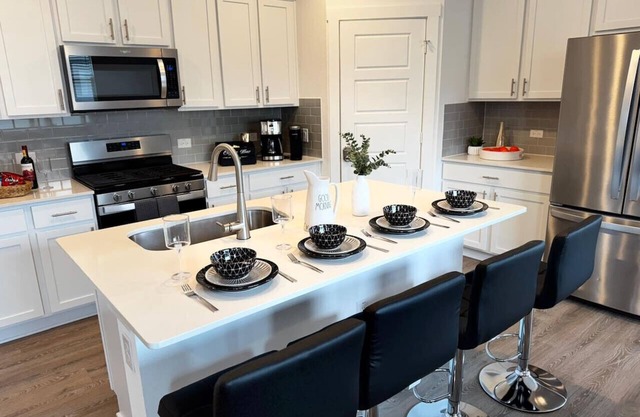 Spacious 4BD3BA, Game Room & 2 King Beds & Patio