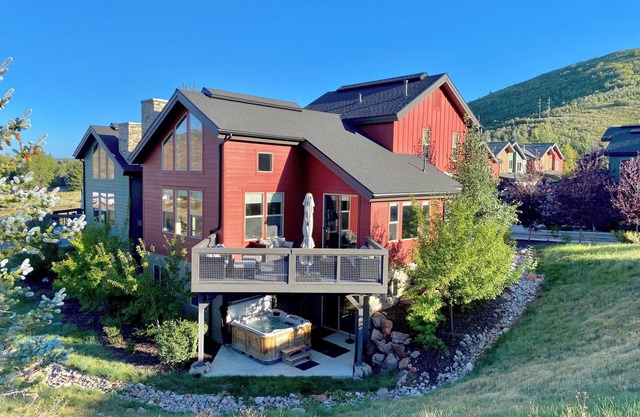 Spacious 4BR 3.5BA Luxury Mountain Sleeps10!STUNNING VIEWS, near top attractions