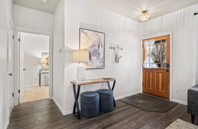 Spacious 4BR Home in Bend – Near Hospitals & Highways, Perfect for Families!