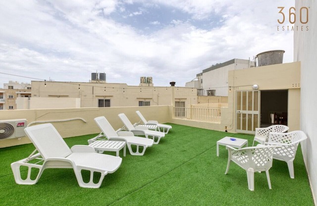 Spacious 4BR Terraced House with Rooftop Access