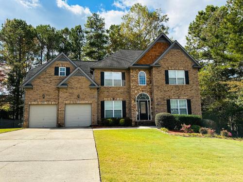 Spacious 4BR Villa Getaway near Atlanta Six Flags and Atlanta attractions