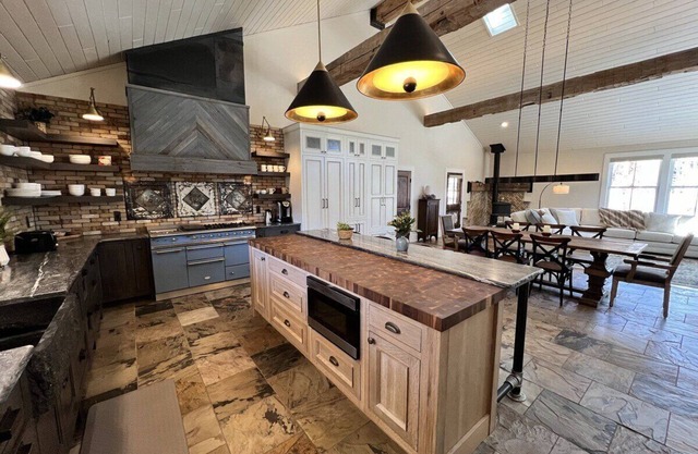 Spacious 4BR w/Yard, Hot Tub, Game Room, Pond & Creek