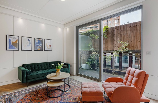 Spacious 5 bdrm townhouse in Camden