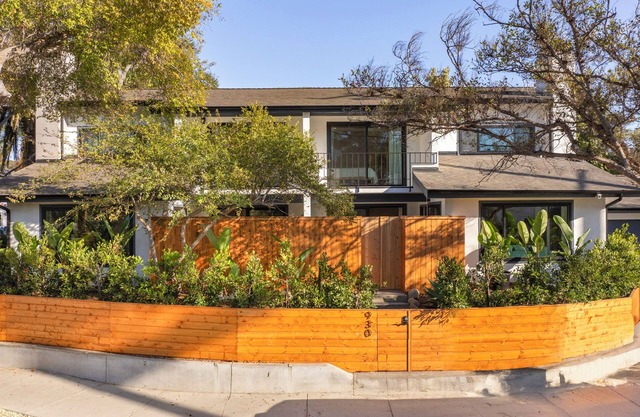 Spacious 5-bedroom Beach Home w/Spa, Sauna+ Game Room ~ Walk to the beach!