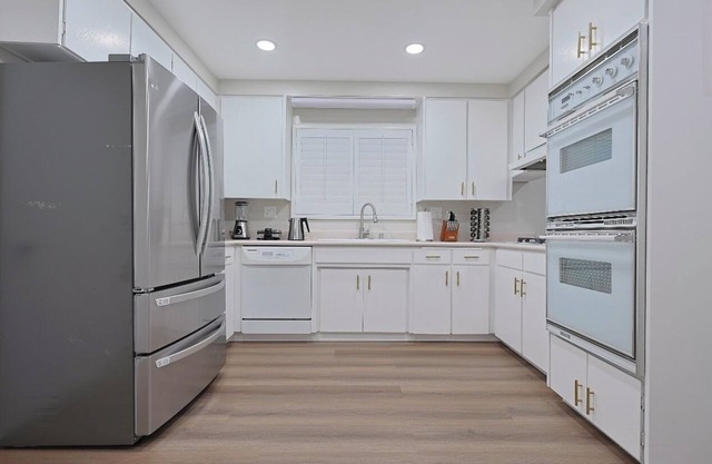 Spacious 5-bedroom 2-bathroom house with AC and WiFi in marvelous Upland