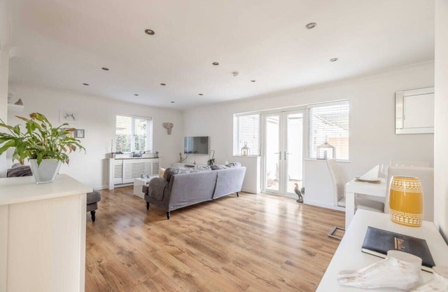 Spacious 5-Bedroom Family Home in Windsor