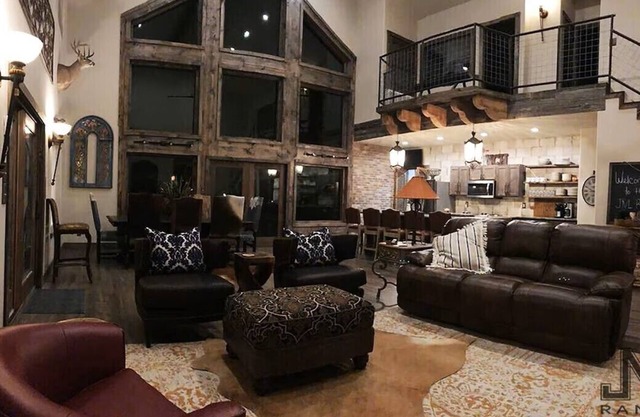 Spacious 5-bedroom house in serene Leakey with gorgeous views!