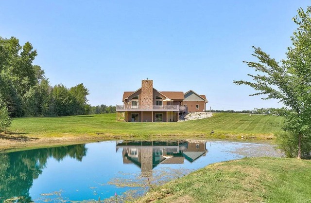 Spacious 5-bedroom Retreat on 6 acres w/pond - 10 Min to Frankenmuth