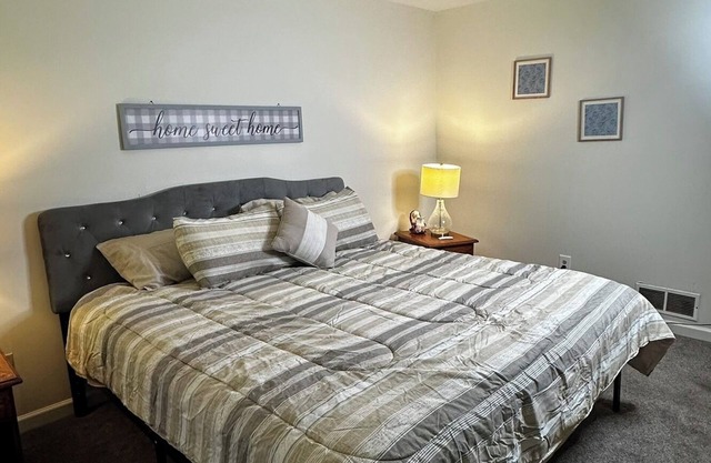 Spacious 5BR/3BA haven on a quiet cul-de-sac, just minutes to downtown