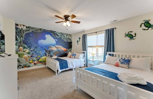 Spacious 5BR Walk to Beach Great for Families