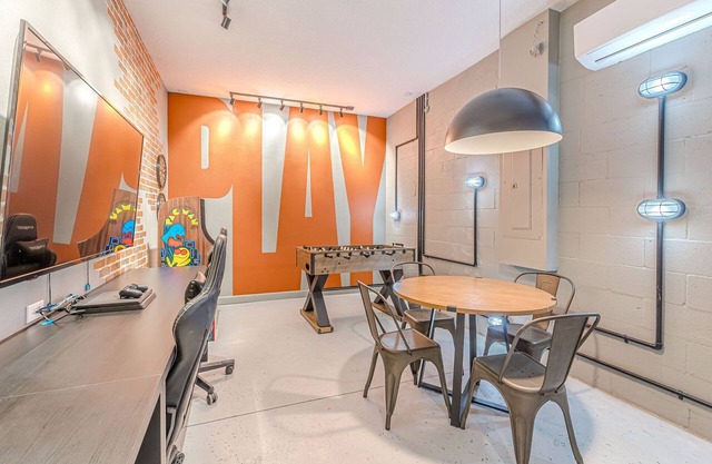 Spacious 6-Bedroom Retreat - Games Room, Private Pool, Spa & Full Resort Access – Close to Disney!