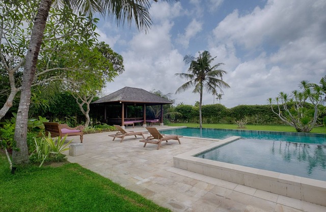 Spacious 6BR Villa In Ketewel/Gianyar! 7Min Drive To Bali Zoo! W/Swimming Pool!