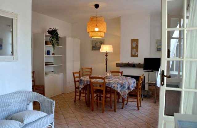 Spacious and bright apartment within walking distance of the beach