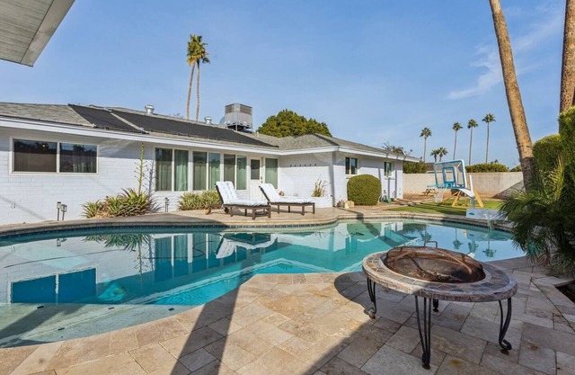 Spacious and Centralized Home in Tempe-Large Pool & Yard