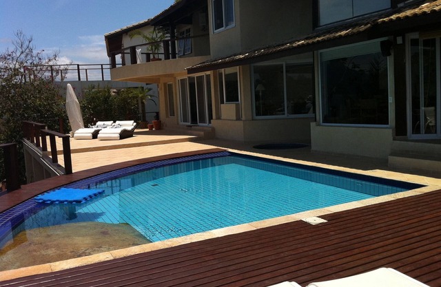 Spacious and comfortable house in Ilhabela with stunning view of the sea