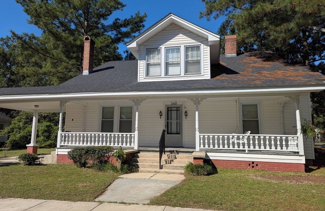 Spacious and Modern 5-bedroom Historic House in Charming Fountain NC!