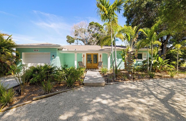 Spacious and Short Drive to Beach