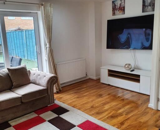 Spacious and Tastefully Decorated Town House In Lakeside West Thurrock Grays