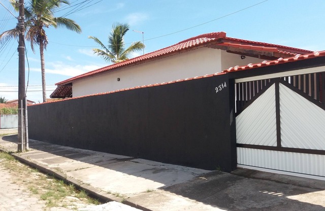 Spacious and ventilated Itanhaém house
