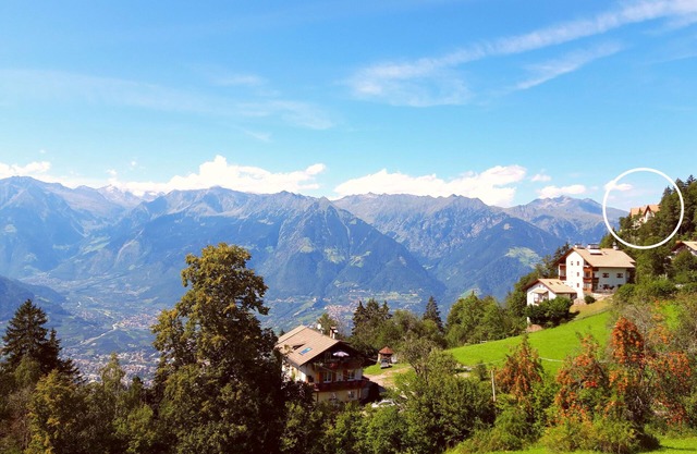Spacious apartment in a sunny, stunning panoramic location above Meran