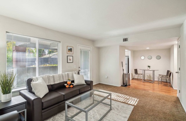 Spacious Apartment in Prime Location 5mins to DT