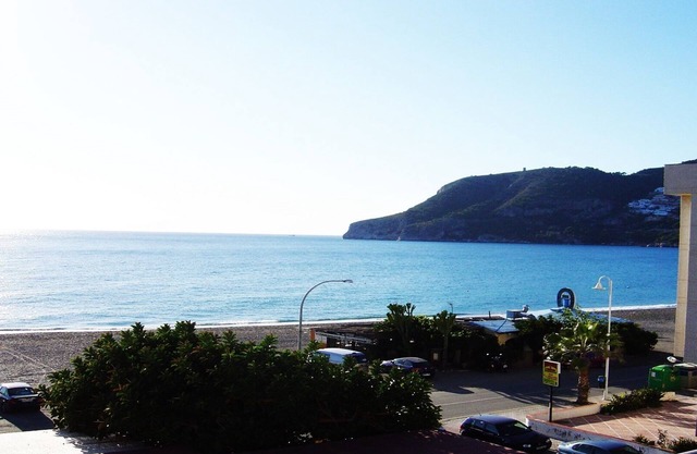 spacious apartment on the beach in La Herradura