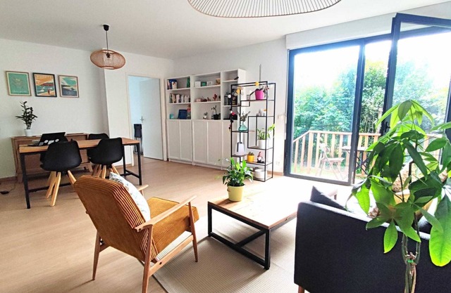 Spacious apartment with garden and parking slot