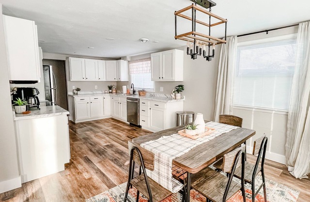 Spacious Appleton Hideaway - Lambeau, EAA, downtown!