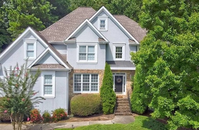 SPACIOUS ATLANTA HOME W/HOT TUB