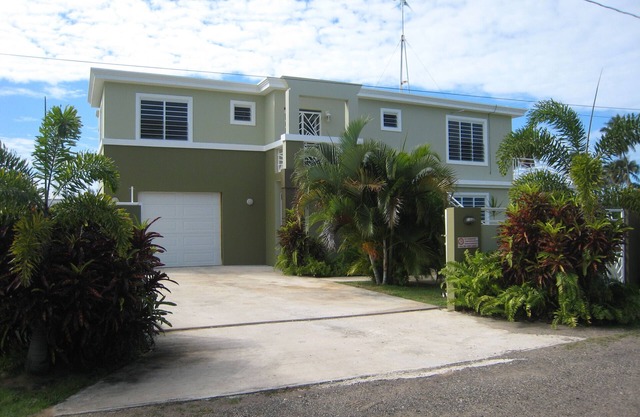 Spacious, attractively decorated 2 BR 1bath gated Apt, 4 Mins to Jobos Beach