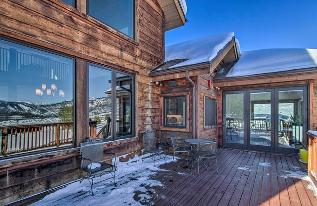 Spacious Big Sky Cabin w/Hot Tub & Grill!