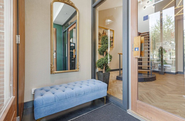 Spacious boutique studio-apt near city center!