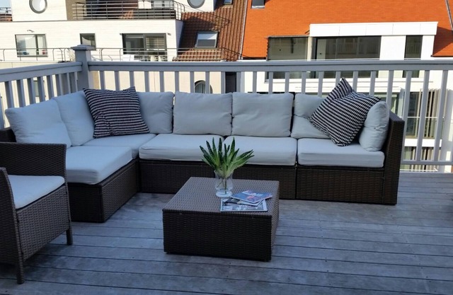 Spacious Bright duplex penthouse with 2 large terraces within walking distance from the sea