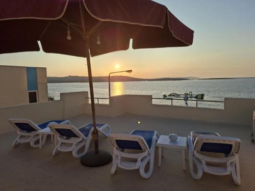 Spacious Bugibba Seafront Villa 5BR Free Parking & WiFi
