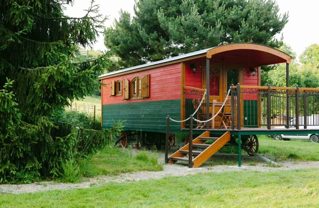 Spacious caravan with terrace, garden and games, pets allowed
