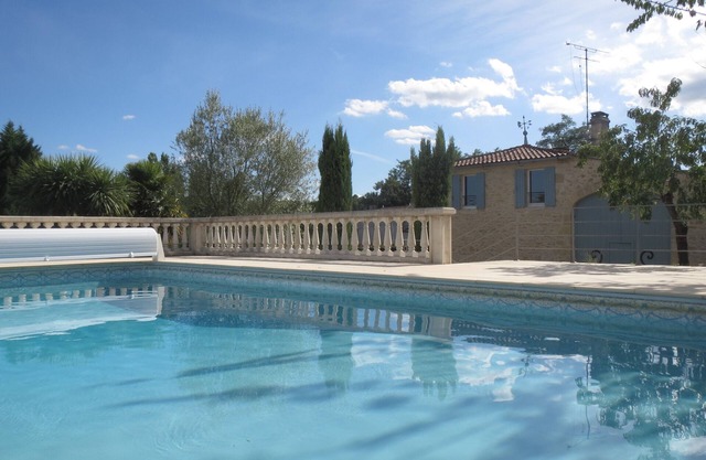 Spacious country house with swimming pool