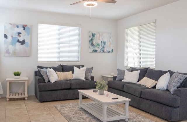 Spacious Desert Oasis Conveniently located!