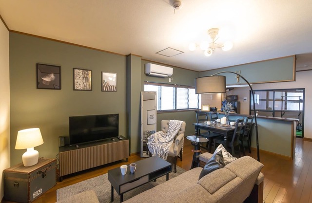 Spacious designer apartment welllocated next to Universal Studios Japan with space for 8 pax - It to the USJ/Osaka Ōsaka