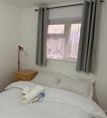 Spacious Double Room - Central Dartford