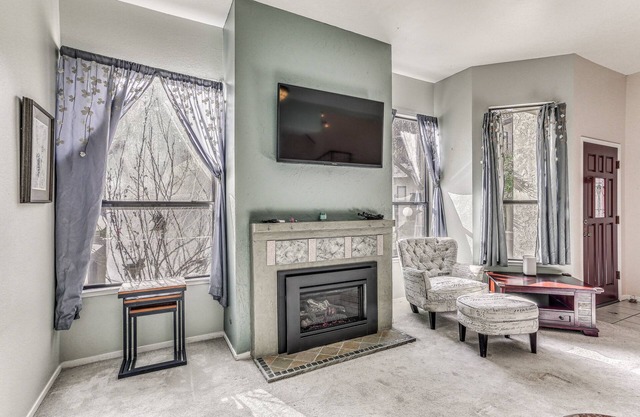 Spacious Downtown Fresno Townhome: Walk to UCSF