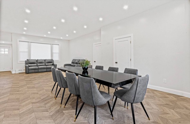 Spacious Dream Home for 18: with Playground!