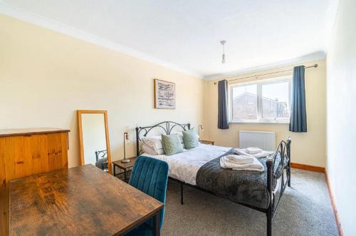 Spacious & Elegant 3BR Home Near Ipswich City Centre